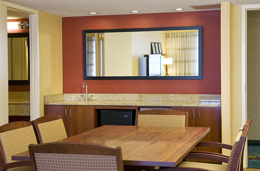 Courtyard By Marriott Denver Airport Екстер'єр фото