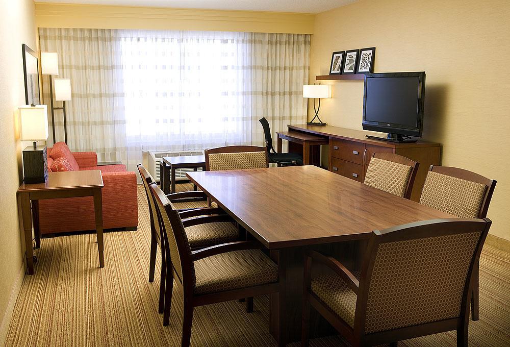 Courtyard By Marriott Denver Airport Екстер'єр фото